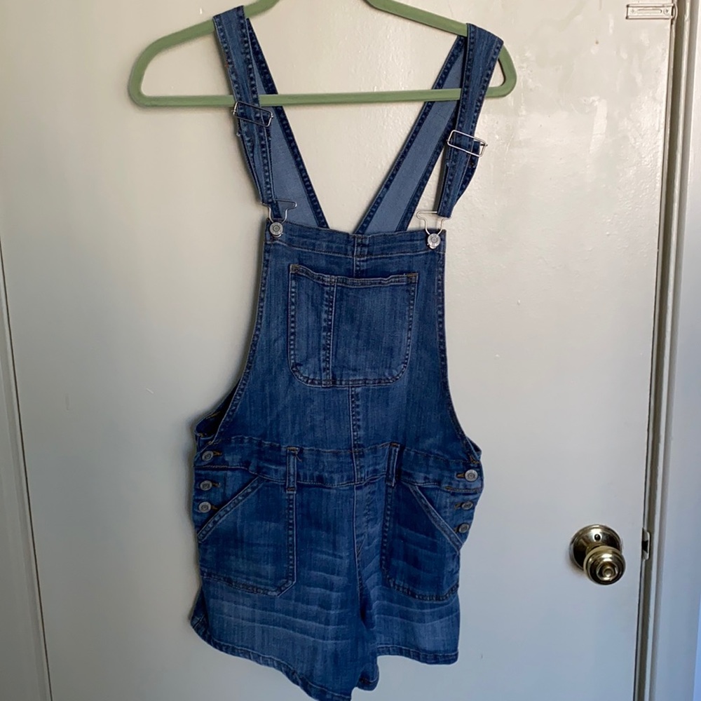 Super cute shorteralls!